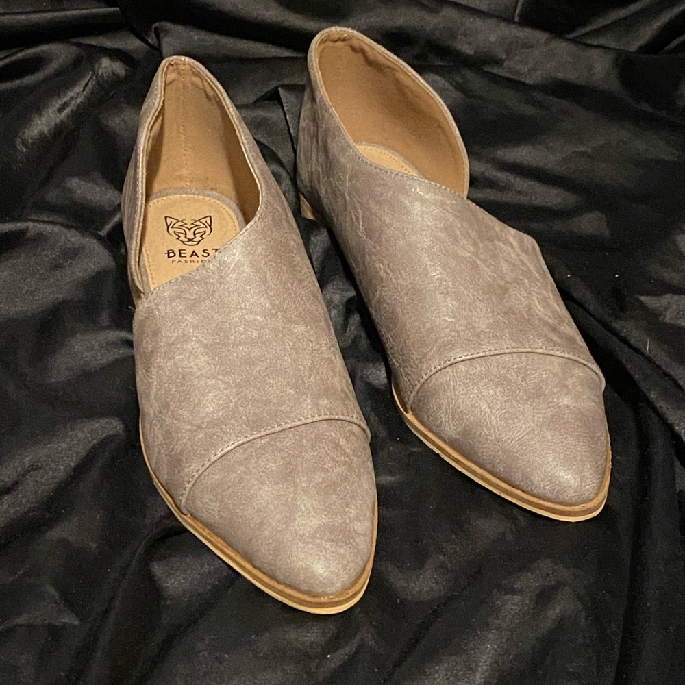 New no box size 8 half boot side cut flats